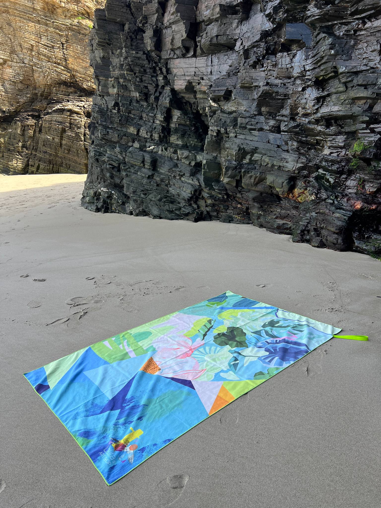 The Perfect Summer Combo: Multifunctional Tubes + Artistic Towels