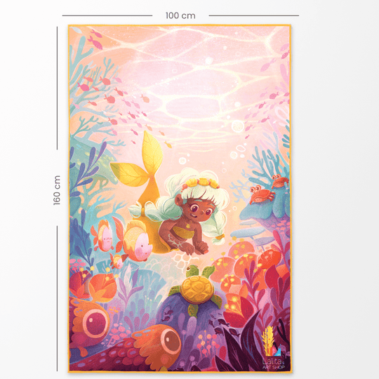 Serviette de piscine surdimensionnée La Petite Sirène pour enfants (160x100 cm) avec une scène sous-marine vibrante incluant une sirène, des poissons et une tortue.
