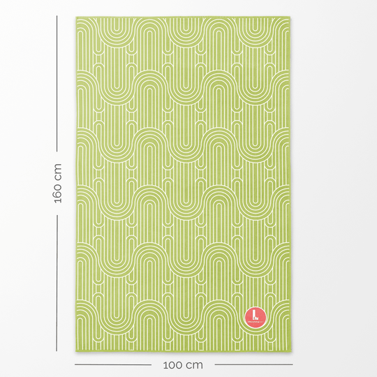 A large microfiber towel with a green geometric pattern displayed flat with dimensions 160 cm length and 100 cm width indicated.