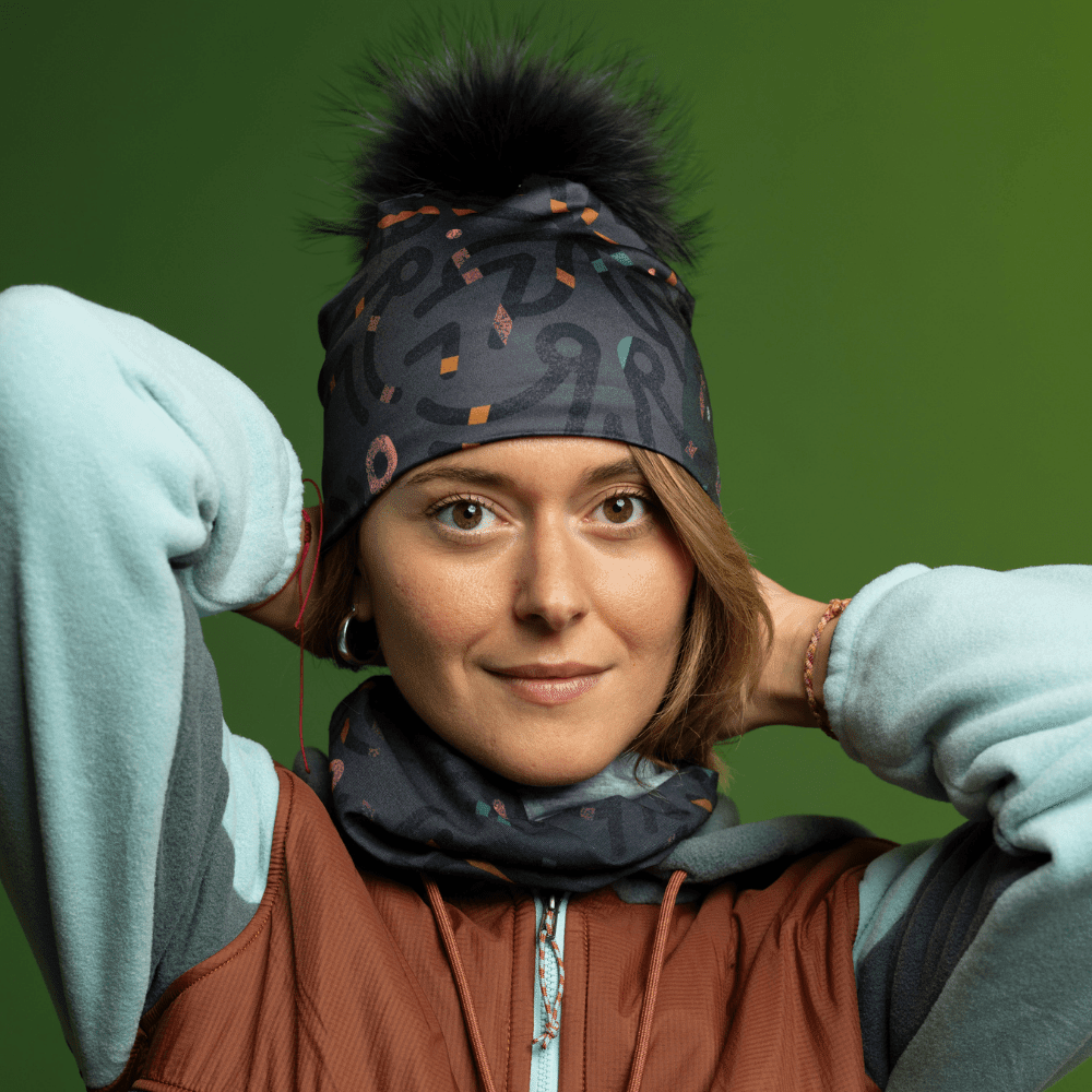 Woman wearing a beanie and the Symetrick Gray Multifunctional Tube as a neck gaiter.