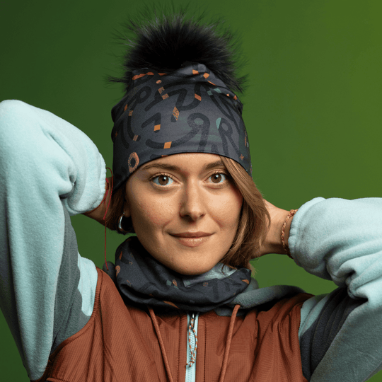 Woman wearing a beanie and the Symetrick Gray Multifunctional Tube as a neck gaiter.